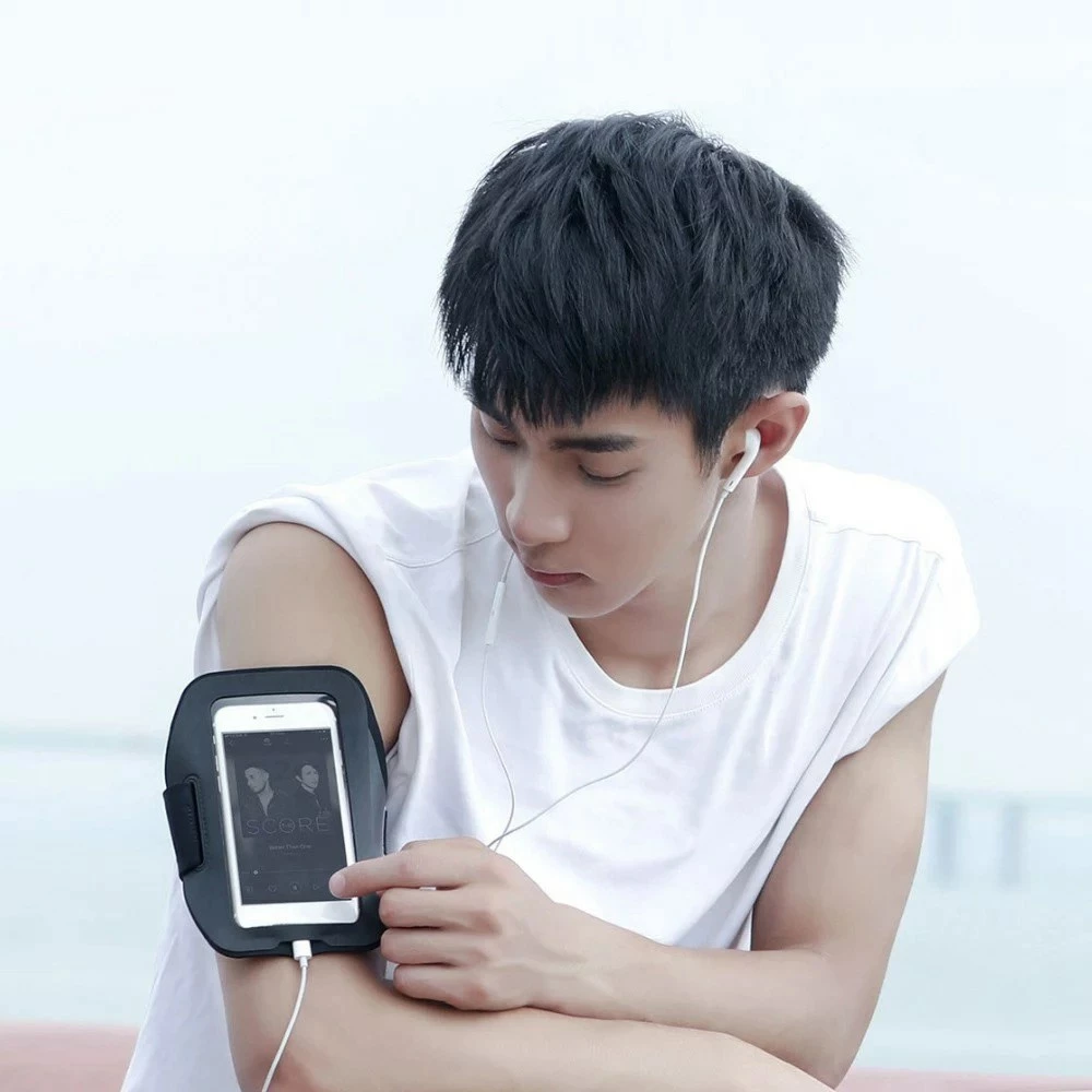 Xiaomi YUNMAI Sports Arm Bag Phone Pouch 5 Inch Reflective Strap - Black 4 Xiaomi YUNMAI Sports Arm Bag Phone Pouch 5 Inch Reflective Strap - Black - Image 4